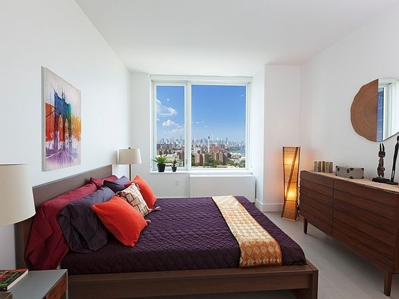 3rd image of 86 Fleet Pl APT 5E