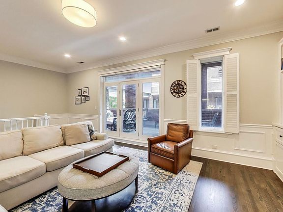 3rd image of 1910 W Addison St APT F