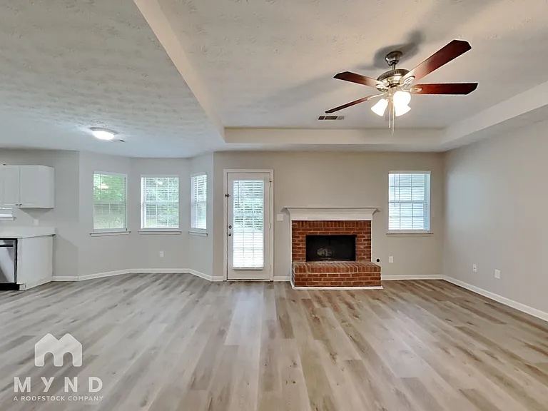 211 Nicki Ct — Photo 5