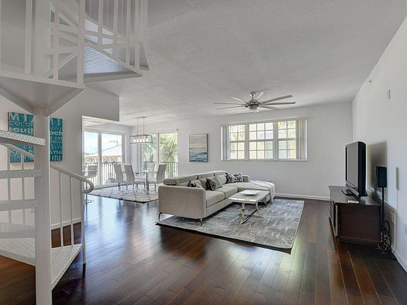 4th image of 225 NE 1st St Unit 406