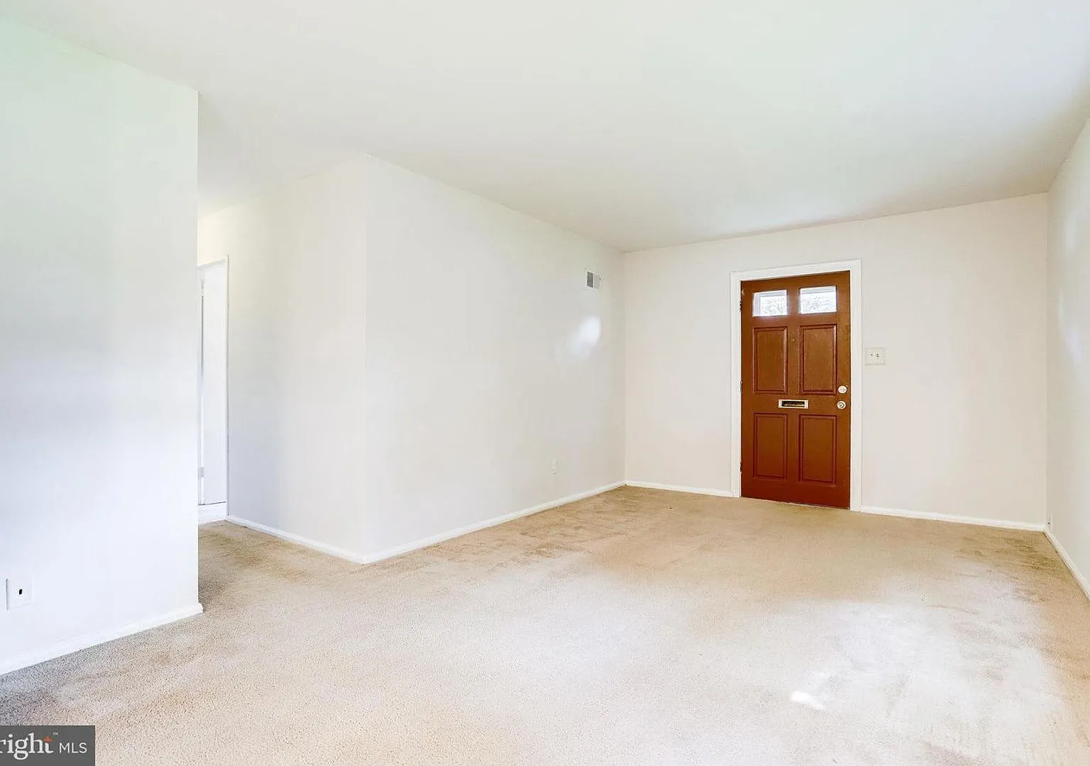 Discover the charm of this beautifully expanded classic rambler offering more than 1,200 square f... — Photo 3