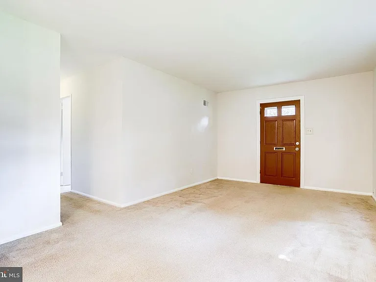 1922 Anderson Rd — Photo 3
