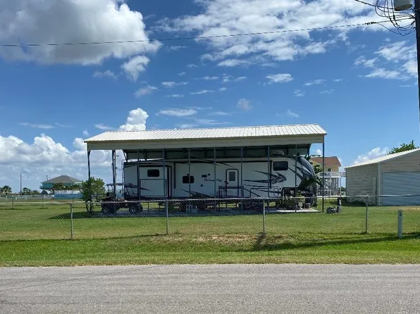 1128 Canal E, Crystal Beach, TX 77650