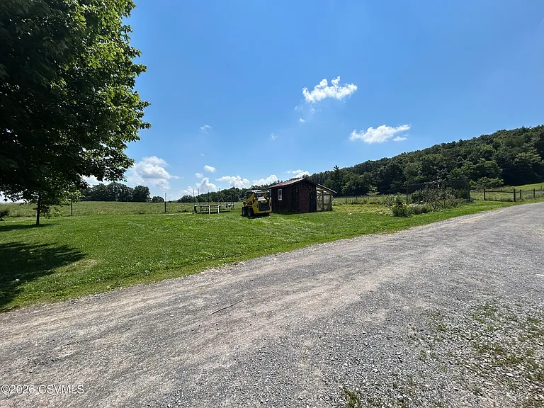 687 Hanselman Rd — Photo 40