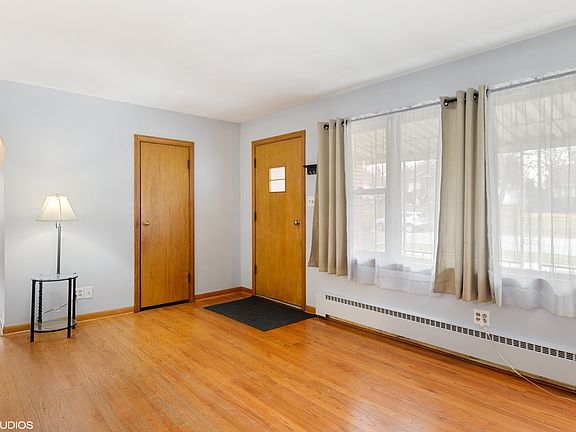3rd image of 44 Westend Ave