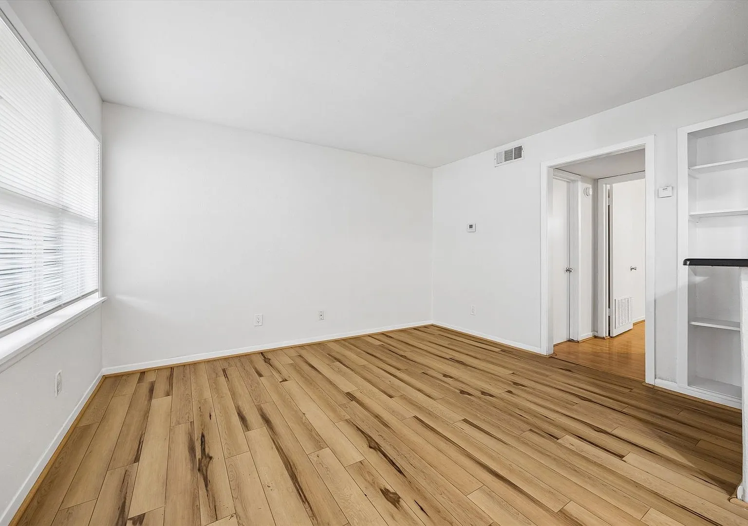 2206 Mason — Photo 2