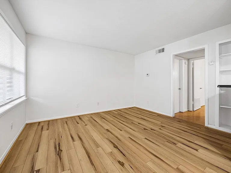 2206 Mason — Photo 2