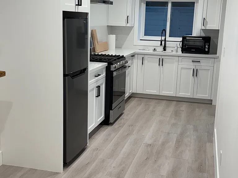 Beautiful New Modern Kitchen