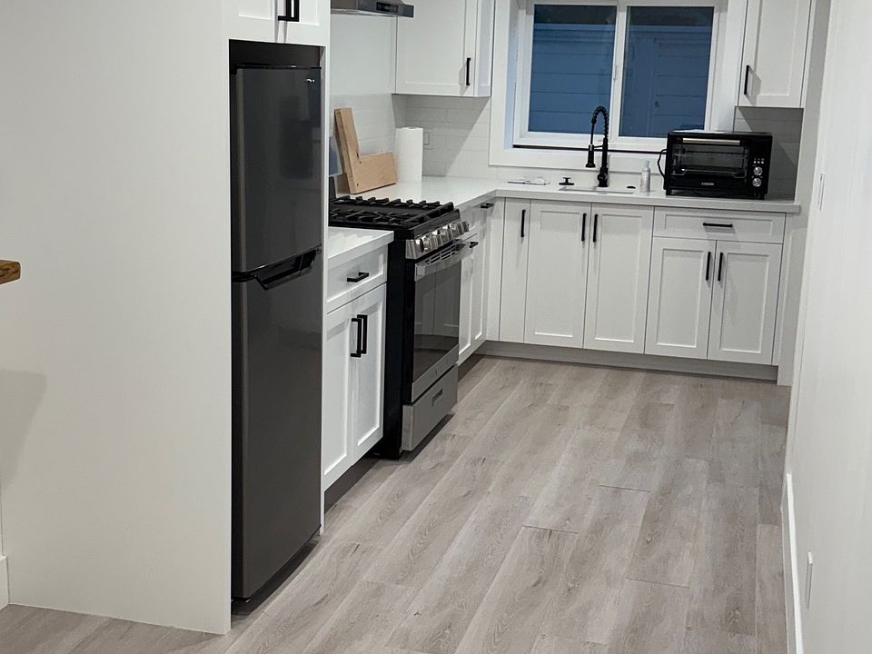 Beautiful New Modern Kitchen