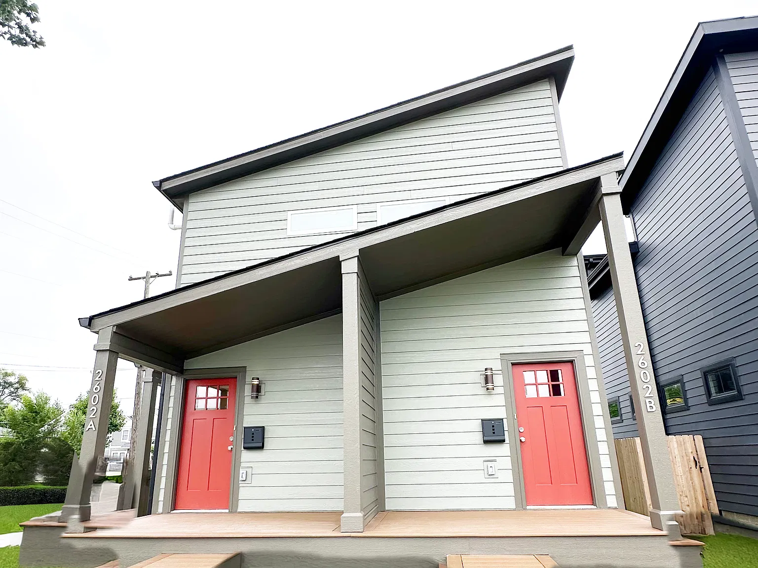 2602 Winthrop Ave — Photo 1