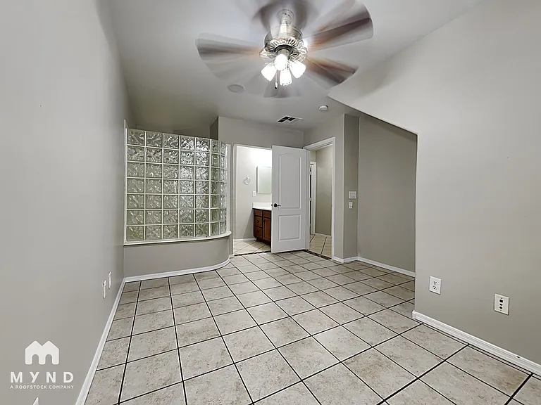 5733 S 21st Pl — Photo 6
