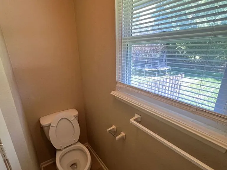 201 NE Westwind Dr #A — Photo 13