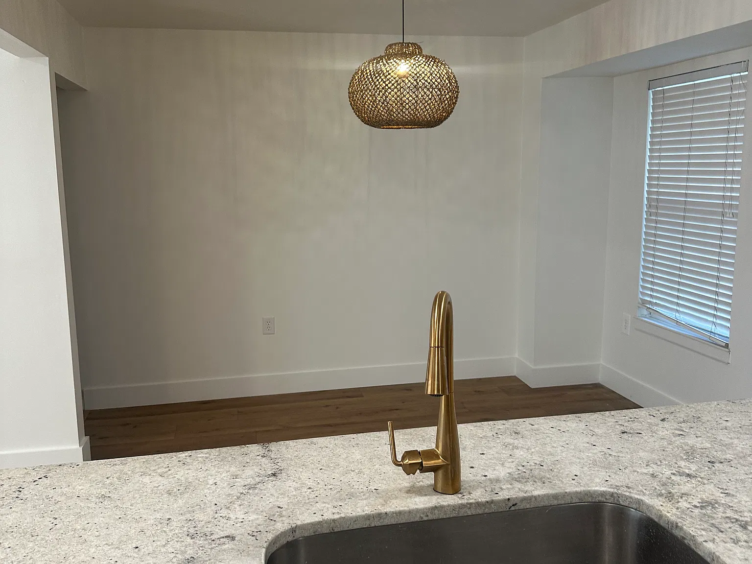 3 bed, 2.5 bath, 1630 sqft, $2,399 — Photo 3