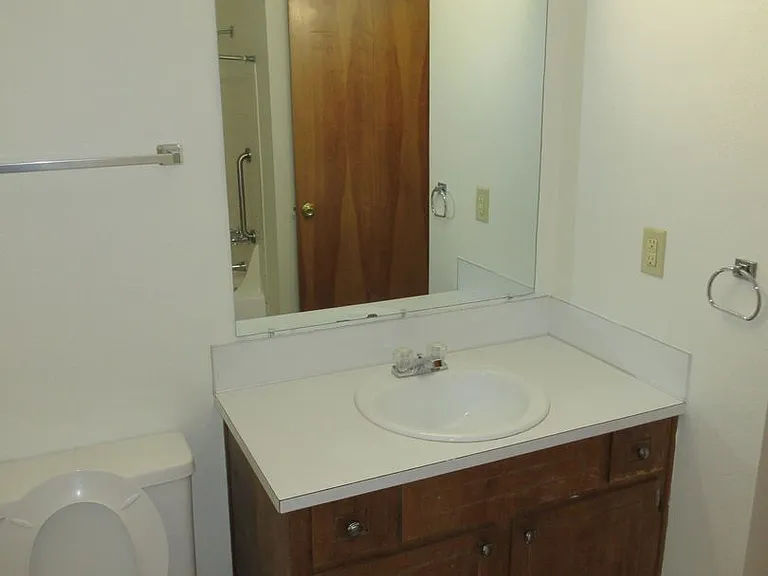 Nice Two Bedroom with Fireplace — Photo 11