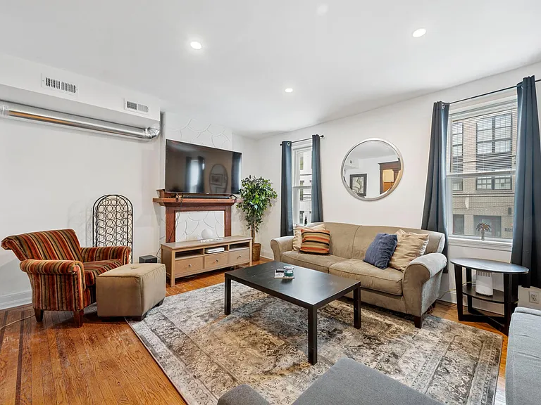 2415 Frankford Ave #2 — Photo 2