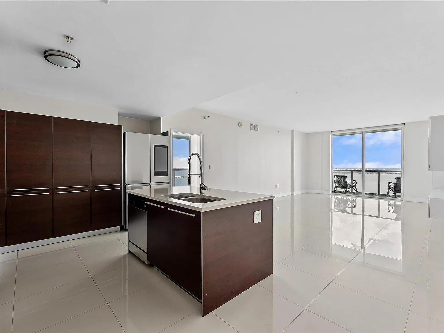 2 bed, 1400 sqft, $5,400 — Photo 2