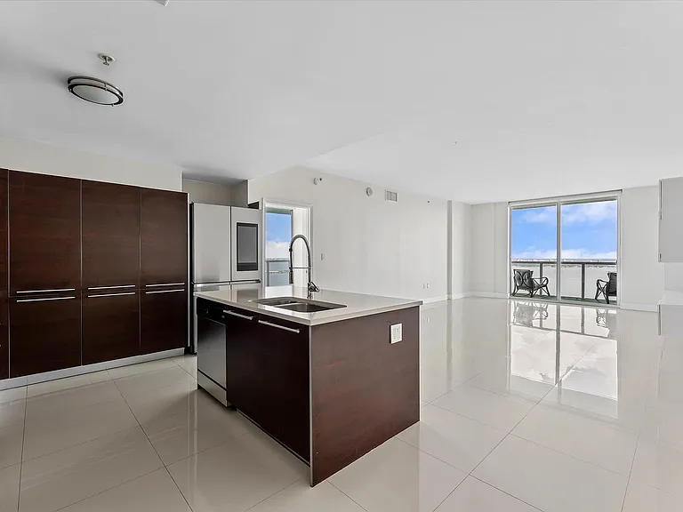 1900 N Bayshore Dr #3702 — Photo 2