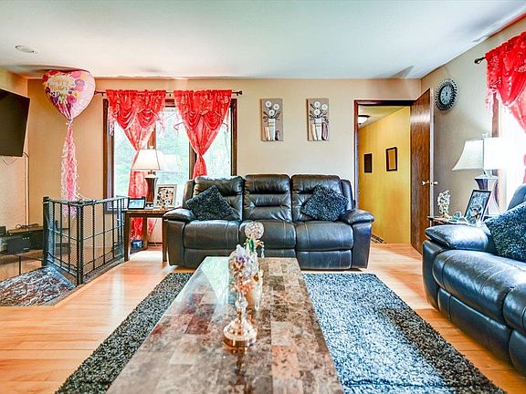 5th image of 121/123 Georgiana Cir