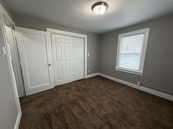 4th image of 524 E Jefferson Blvd #200