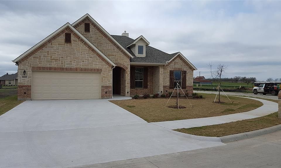 1st image of 909 Saint Matthew Cir
