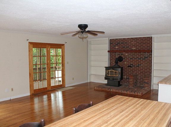 3rd image of 109 Birchwood Ct