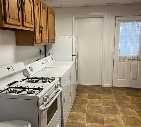 2nd image of 934 Thomas St SE #1