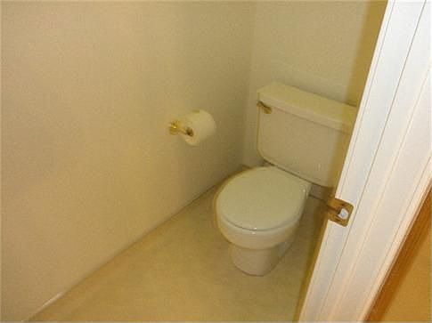 5th image of 1942 Bayberry Ct