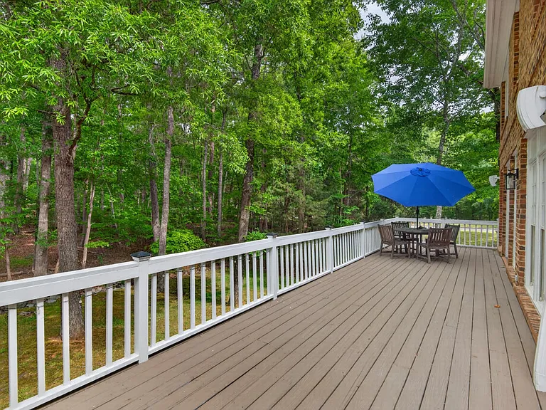 1202 Summerville Ln — Photo 39