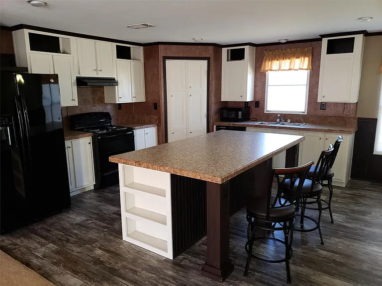 132 Granbury — Photo 4