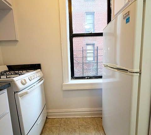 5th image of 50 Seaman Ave Unit 1