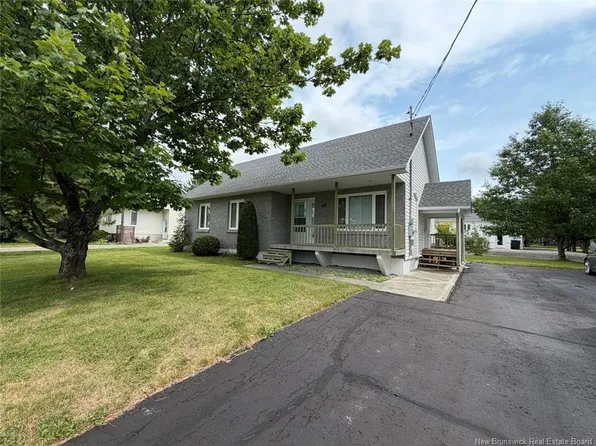 45 Beaulieu St, Saint Quentin, NB E8A 1B5