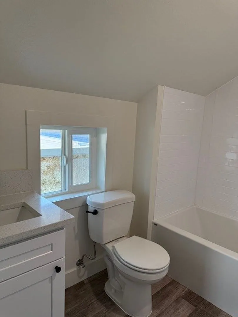 250-Edgewater 7-Plex — Photo 4