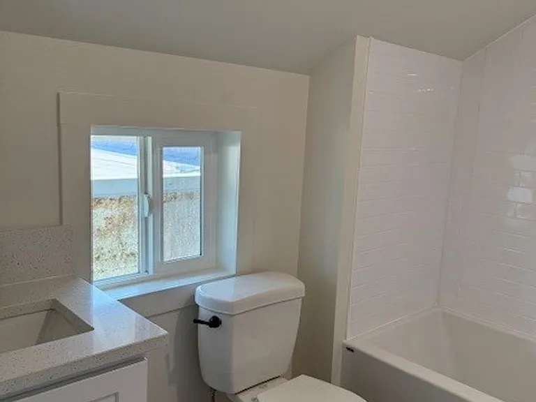 250-Edgewater 7-Plex — Photo 4