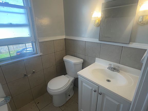 4th image of 363 Millicent Ave
