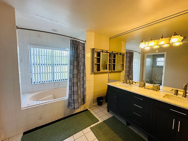 2046 N Stewart St — Photo 12