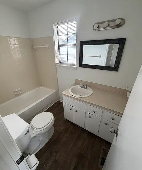 2430 Hampstead Dr — Photo 16