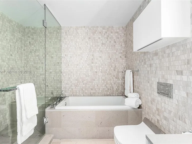 88 SW 7th St #1006 — Photo 20