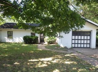 6121 Bermuda Dr, Saint Louis, MO 63135