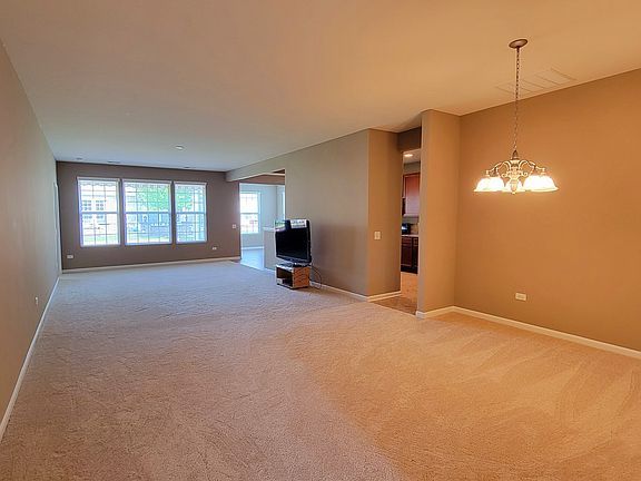 3rd image of 703 Flag Dr