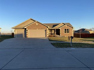 4611 S Dwight Dr, Manhattan, KS 66502