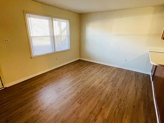 5th image of 2536 Cedarwood Dr #B8