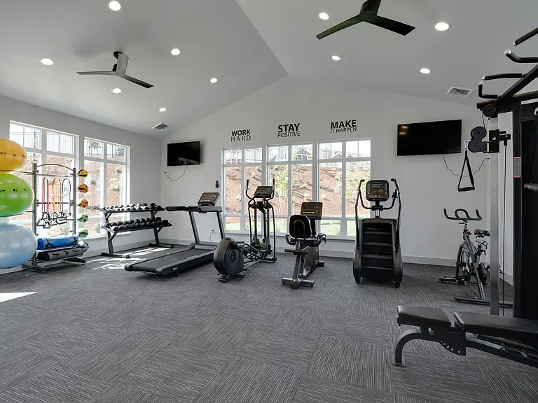 LIBERTY CREST APARTMENTS — Photo 7