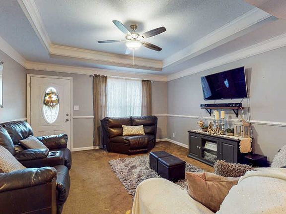 3rd image of 727 Spees Dr