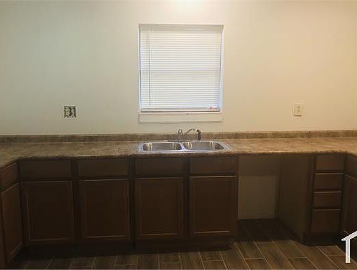 5th image of 4025 Brandon St