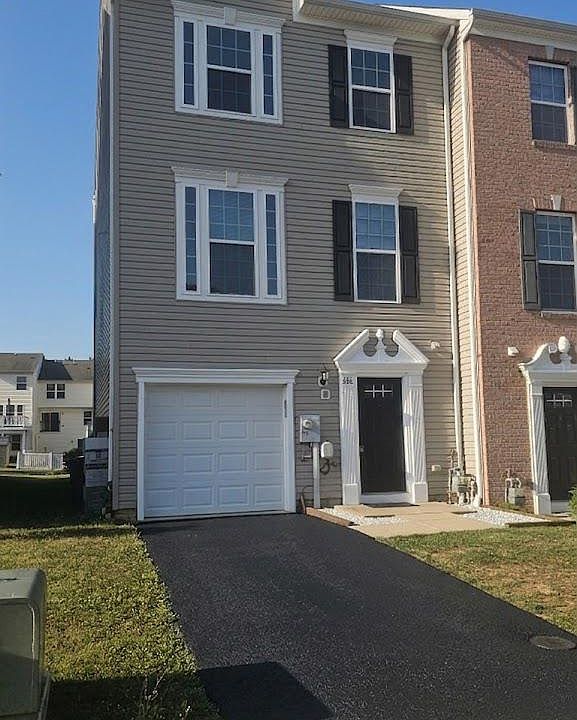 1st image of 806 Blossom Dr