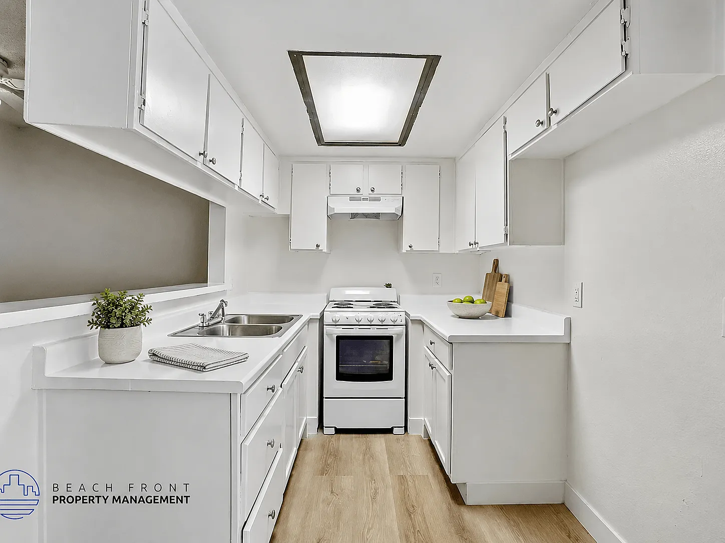 Grand View Tower Apartments — Photo 1