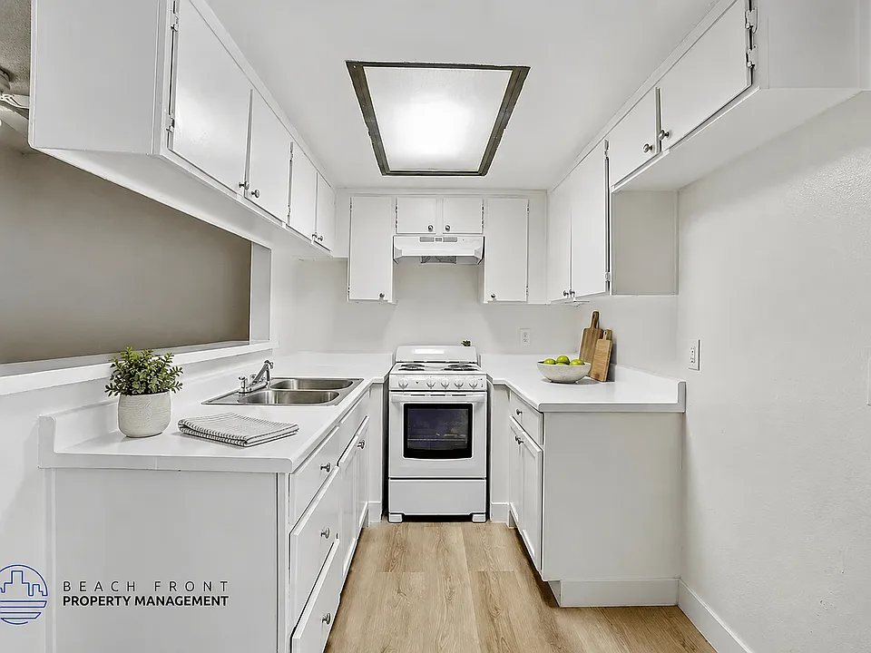 Grand View Tower Apartments