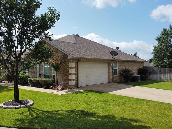 2nd image of 303 Amanda Ct