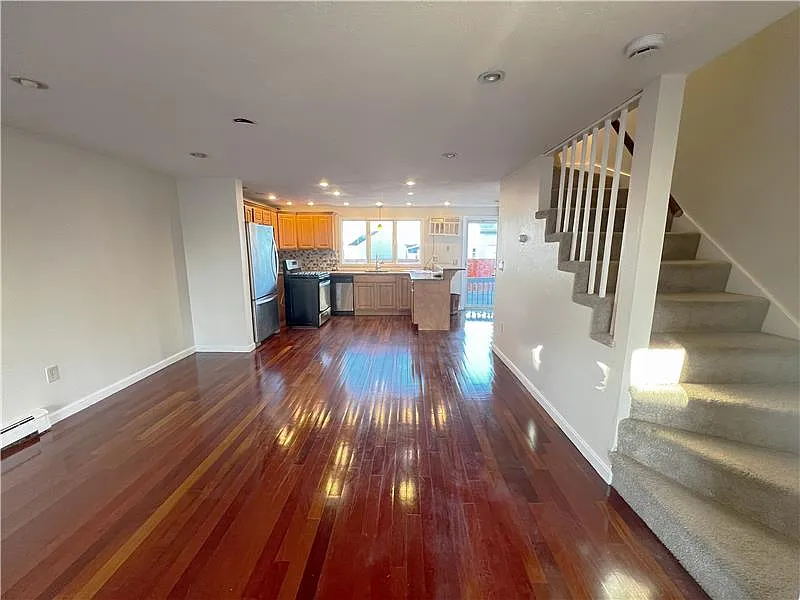 3 bed, 1660 sqft, $3,500 — Photo 3