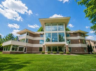 1208 Hidden Lake Dr, Bloomfield Hills, MI 48302